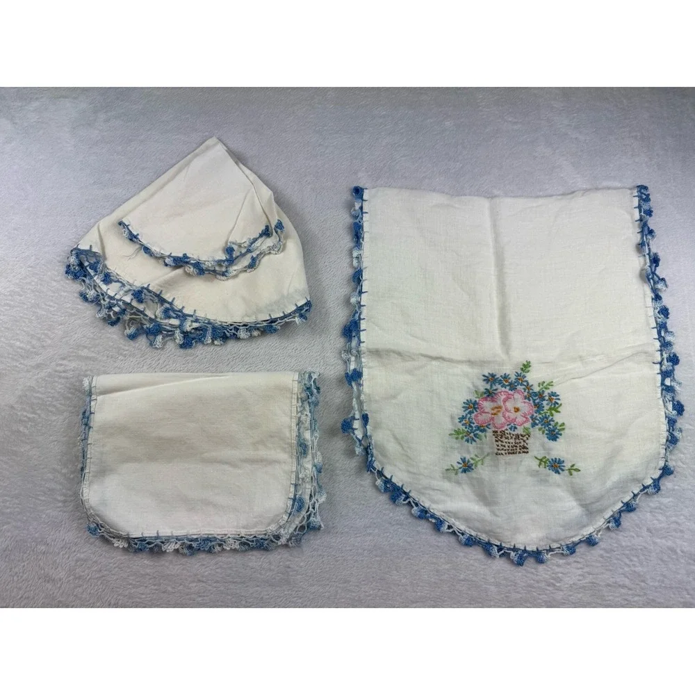 VINTAGE‎ Linen Floral Embroidered Vanity Set of 4 Crocheted Lace Edge Runner